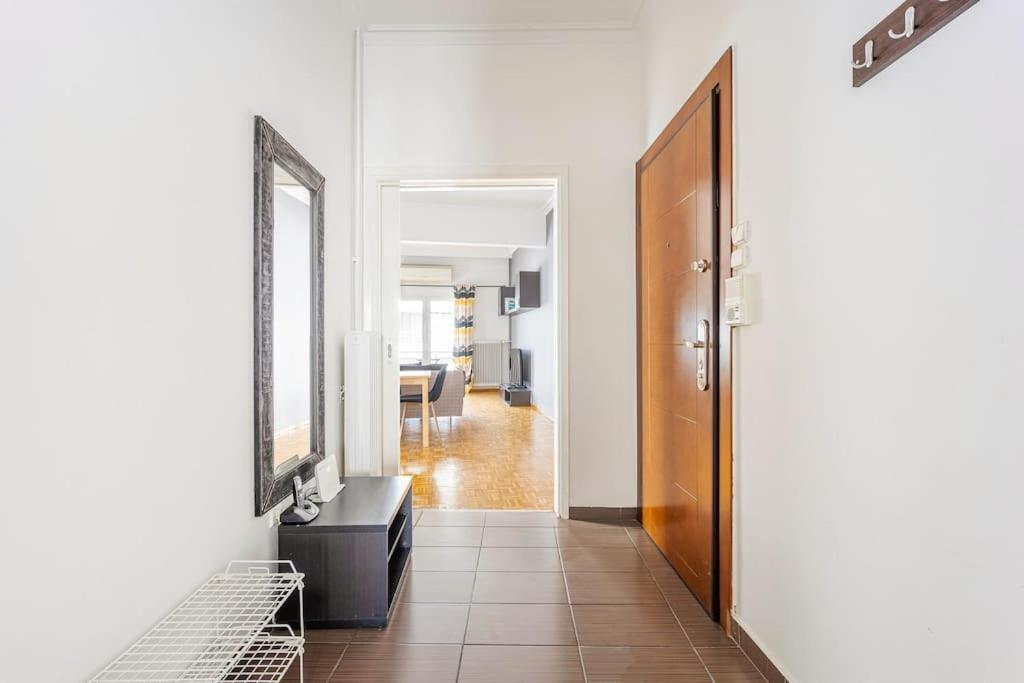 Apartment In The Middle Of Everything Athene Buitenkant foto