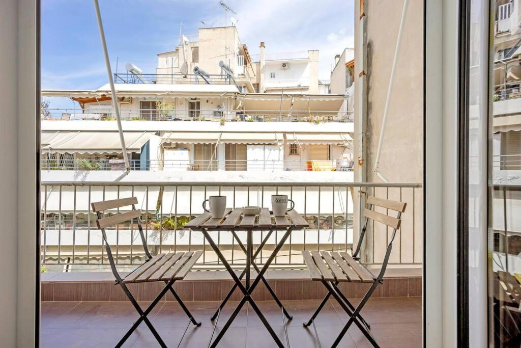 Apartment In The Middle Of Everything Athene Buitenkant foto