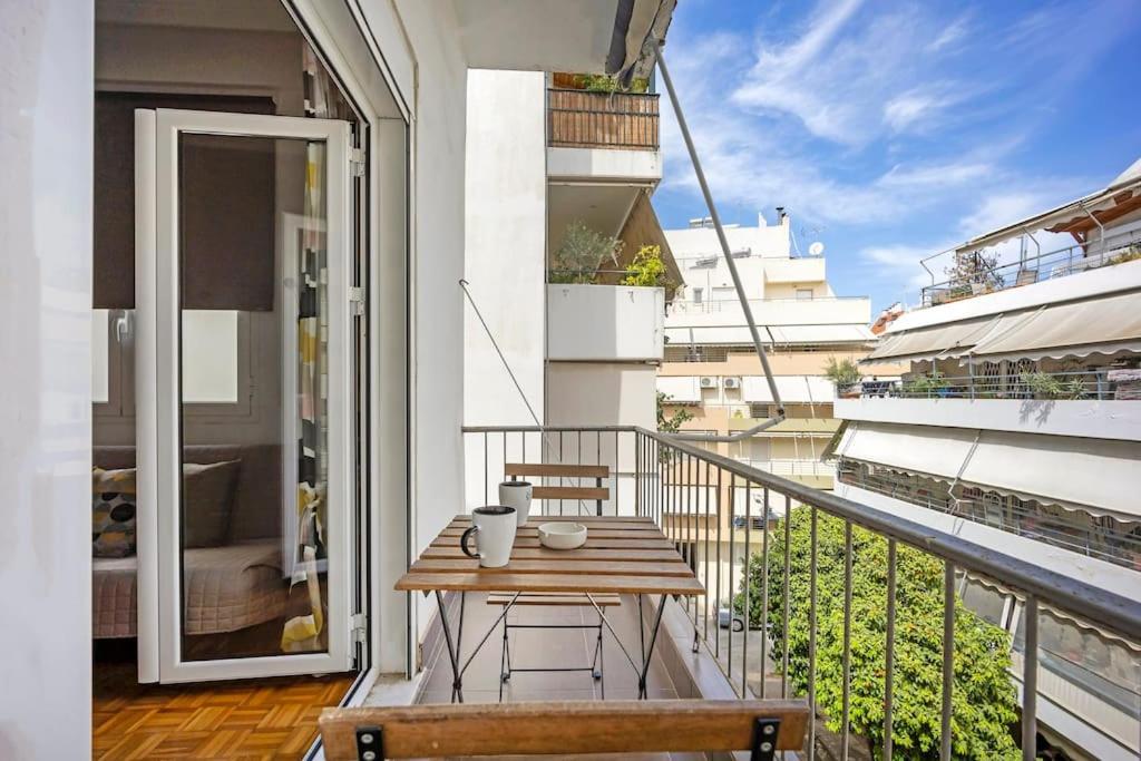 Apartment In The Middle Of Everything Athene Buitenkant foto