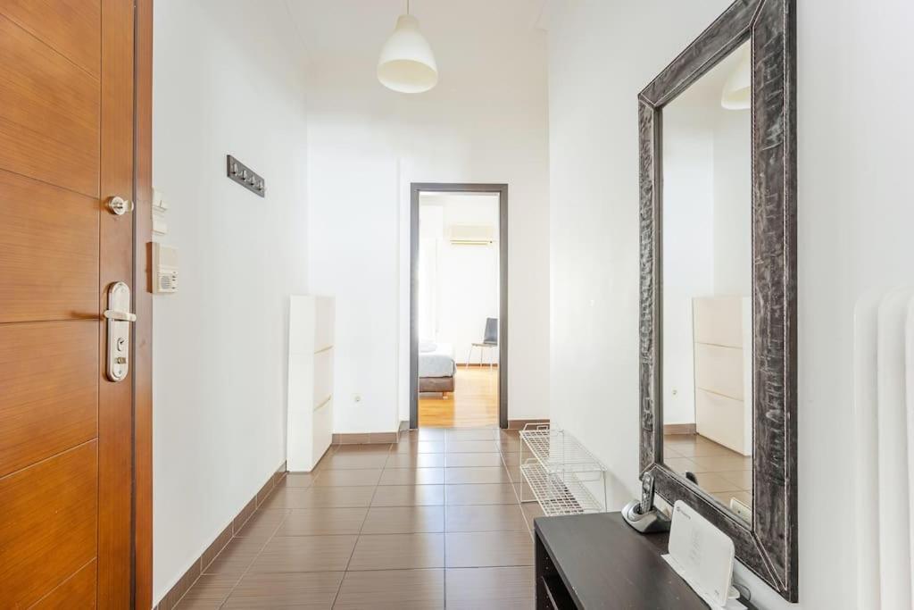 Apartment In The Middle Of Everything Athene Buitenkant foto