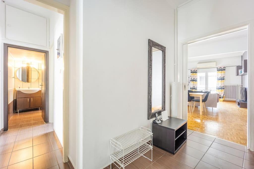 Apartment In The Middle Of Everything Athene Buitenkant foto