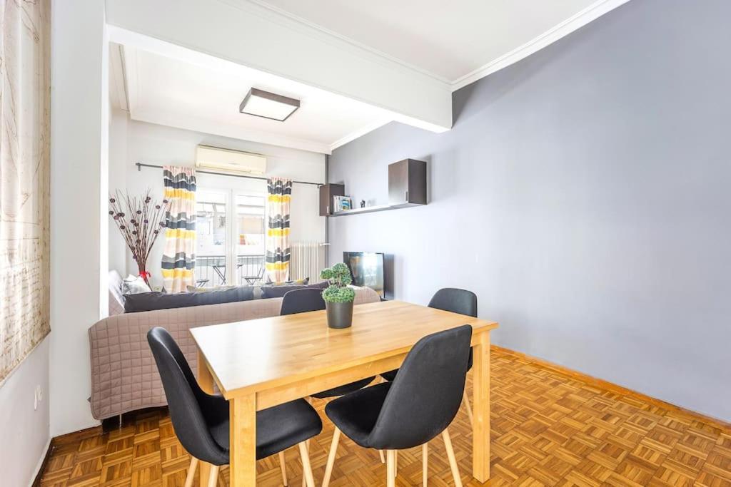 Apartment In The Middle Of Everything Athene Buitenkant foto