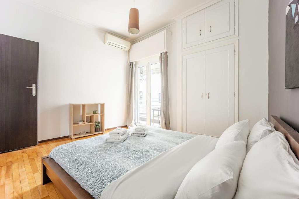 Apartment In The Middle Of Everything Athene Buitenkant foto