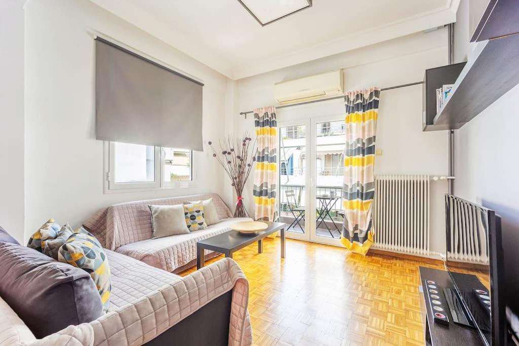 Apartment In The Middle Of Everything Athene Buitenkant foto
