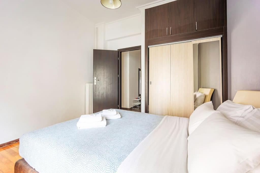Apartment In The Middle Of Everything Athene Buitenkant foto